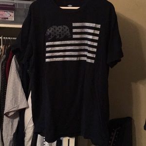 Old Navy, California type graphic tee...